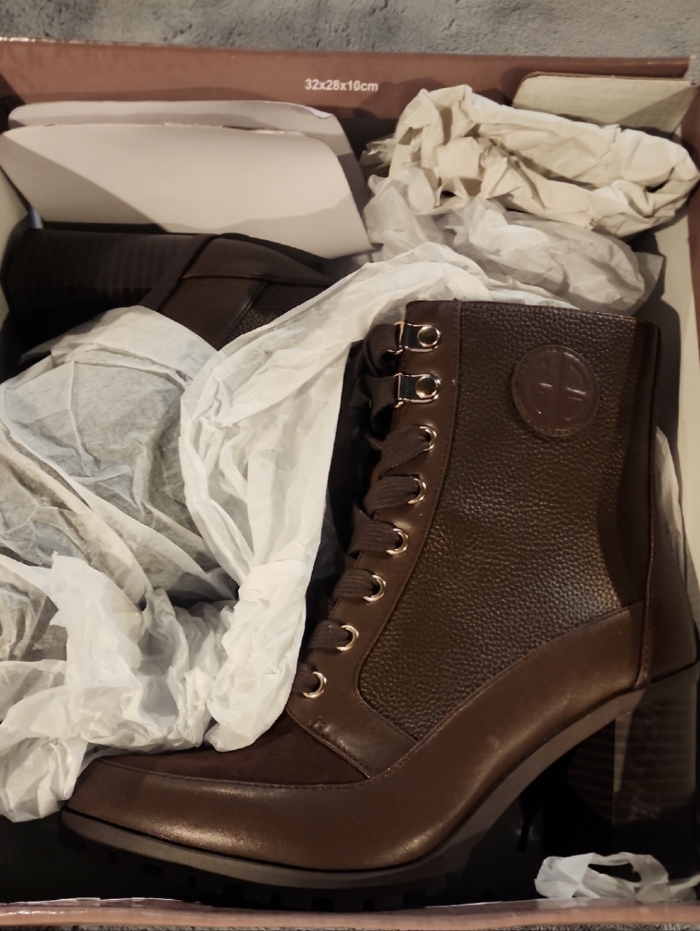 NWB GIANI BERNINI Keegann Brown Heeled Boot